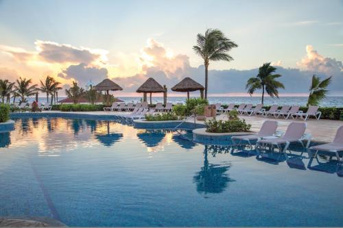 Hard Rock Hotel Riviera Maya- Heaven Section (Adults Only) All Inclusive 내부 또는 인근 수영장