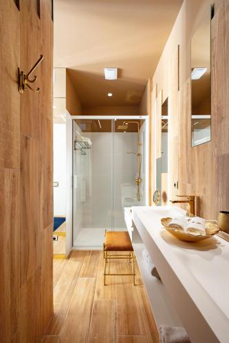 Luxurious by Sebastiana Group