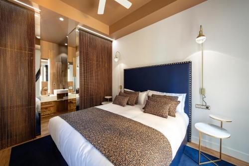 a bedroom with a large bed and a bathroom at Luxurious by Sebastiana Group in San Sebastián