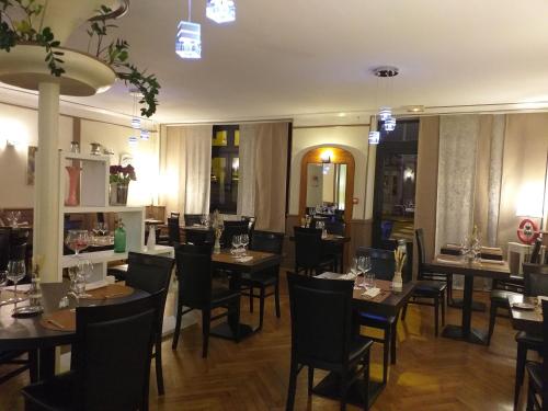 Restaurace v ubytování Logis Hotel restaurant de la Poste