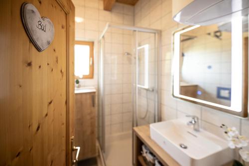Koupelna v ubytování Weingarten & Appartement Auszeit with private Spa