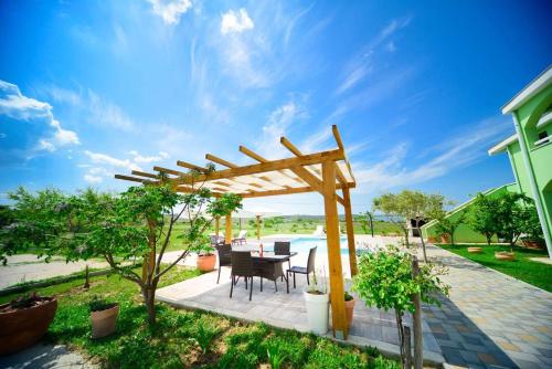 Comfortable Apartment with Sea View