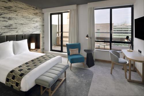 Postel nebo postele na pokoji v ubytování Mövenpick Hotel The Hague