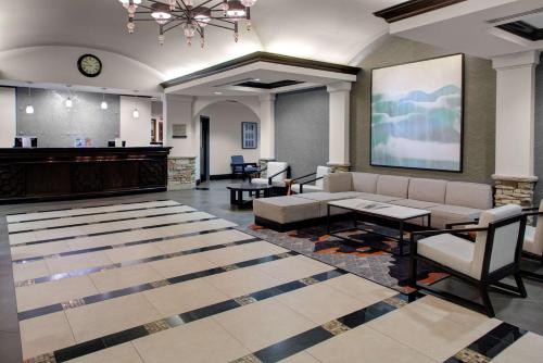
The lobby or reception area at Hyatt House Sterling/Dulles Airport North
