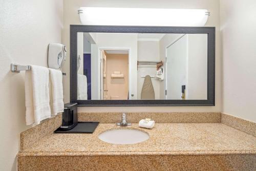 Bagno di La Quinta by Wyndham Baton Rouge Siegen Lane