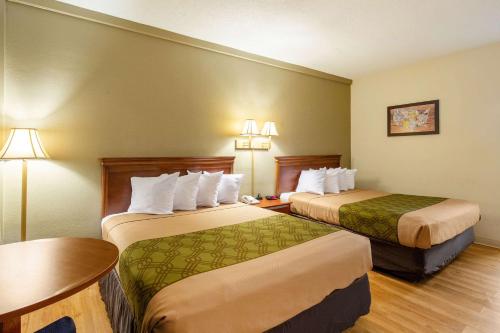 Ένα ή περισσότερα κρεβάτια σε δωμάτιο στο Econo Lodge Lake City-North