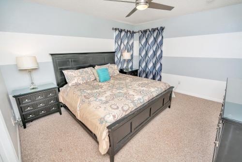 Disney Dream with Hot Tub, Pool, Xbox, Games Room, Lakeview, 10 min to Disney, Clubhouse photo 39