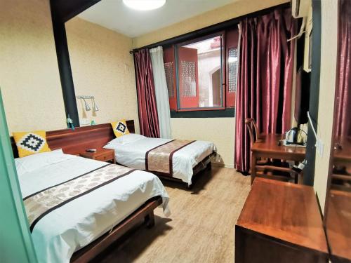 Giường trong phòng chung tại Shaoxing Laotaimen Luxun Native Place Youth Hostel
