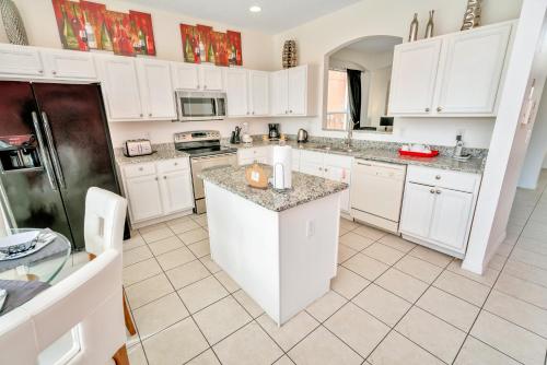 Disney Dream with Hot Tub, Pool, Xbox, Games Room, Lakeview, 10 min to Disney, Clubhouse photo 22