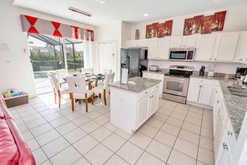 Disney Dream with Hot Tub, Pool, Xbox, Games Room, Lakeview, 10 min to Disney, Clubhouse photo 23