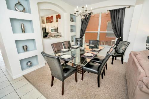 Disney Dream with Hot Tub, Pool, Xbox, Games Room, Lakeview, 10 min to Disney, Clubhouse photo 28