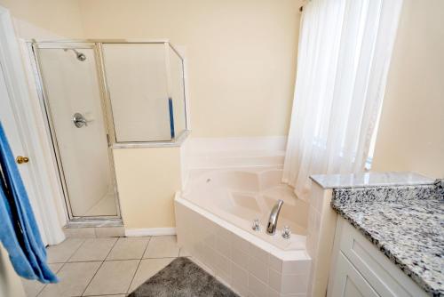 Disney Dream with Hot Tub, Pool, Xbox, Games Room, Lakeview, 10 min to Disney, Clubhouse photo 37