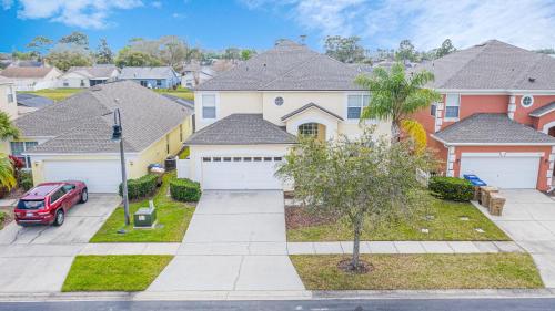 Disney Dream with Hot Tub, Pool, Xbox, Games Room, Lakeview, 10 min to Disney, Clubhouse photo 12