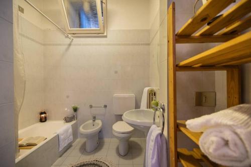 A bathroom at The Palm