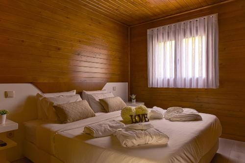 Postel nebo postele na pokoji v ubytování Quinta do Farejal