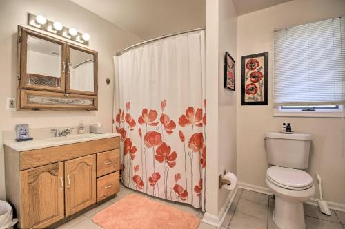 Bathroom sa Luxe Chesapeake Bay Getaway Less Than 20 Mi to Annapolis!