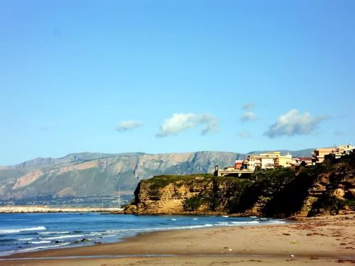 3 bedrooms villa with garden and wifi at Balestrate