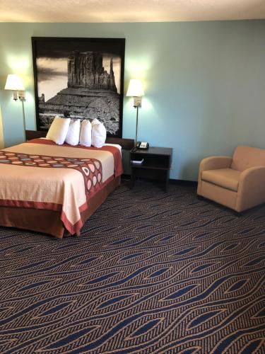 Una cama o camas en una habitación de Super 8 by Wyndham Cedar City