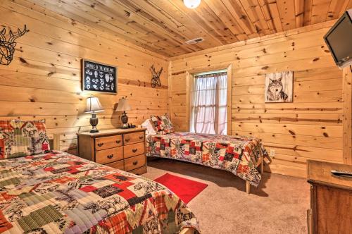 Gallery image of Log Cabin with Deck and Hot Tub 5 Mi to Dollywood! in Pigeon Forge