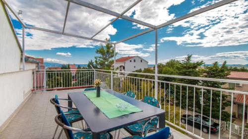 Spacious apartment with terrace and sea view in Jadranovo