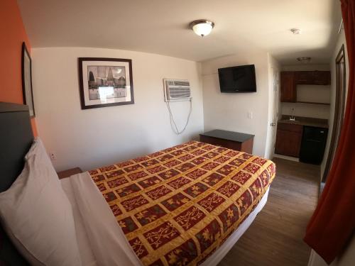 Postel nebo postele na pokoji v ubytování Rest Inn - Elizabeth