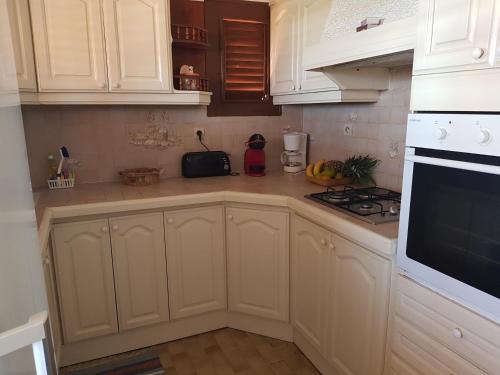 Una cocina o zona de cocina en ROY'AL BEACH HOLIDAYS