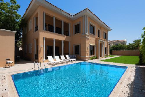 Prvt Pool & Beach! in Luxury Palm Jumeirah Villa