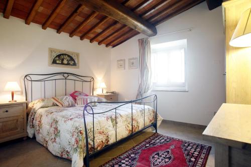 Кровать или кровати в номере Villa Pian De Noci - Tenuta del Palagio