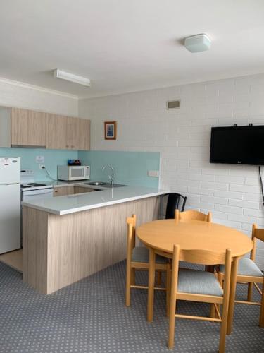 
A kitchen or kitchenette at Snow Ski Apartments 11
