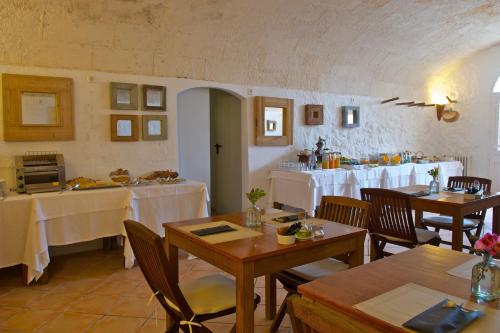 Η κουζίνα ή μικρή κουζίνα στο Alcaufar Vell Hotel Rural & Restaurant