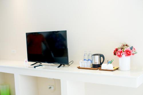 a flat screen tv sitting on a white table at Summer Tree Hotel in Bangna