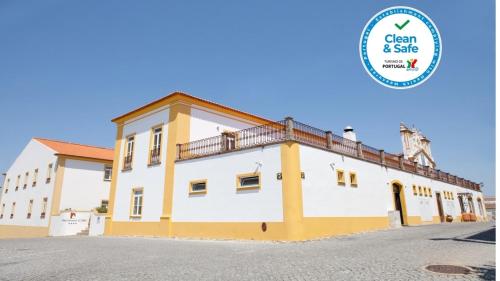a building with a sign that says clam slice at Hotel Convento D'Alter by Asite Hotels in Alter do Chão