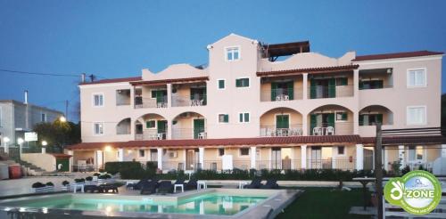 Bazén v ubytování Catamaran Corfu Aparthotel nebo v jeho okolí
