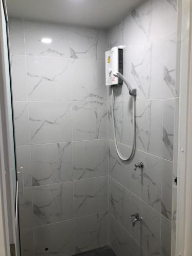 Bilik mandi di IM Residence Chiangmai