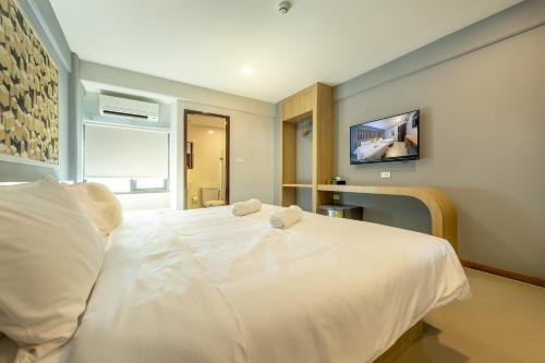 TV a/nebo společenská místnost v ubytování PLAAI Play Hotel