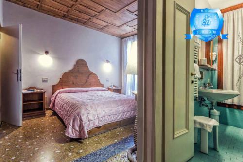a bedroom with a bed and a sink in a room at Alloggi B&b Allegri in Venice