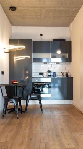 Η κουζίνα ή μικρή κουζίνα στο LÜTTES LOFT Boutique Hotel