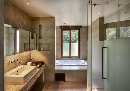 Ванна кімната в Sea Sand Sun Resort and Villas - SHA Plus