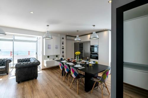 Appartement Luxueux 4 Pièces, terrasse 120M2 vue mer PRAIA DA ROCHA