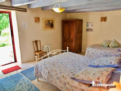 Ένα ή περισσότερα κρεβάτια σε δωμάτιο στο Chambres d'Hôtes Logis de l'Etang de l'Aune
