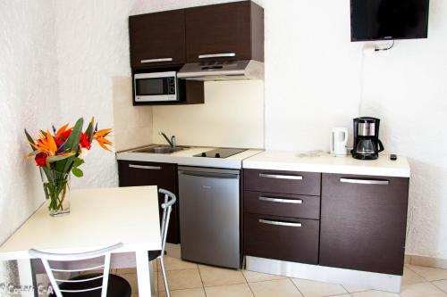 a small kitchen with a table and a counter top at Résidence de Filitosa - Le Torréen in Sollacaro