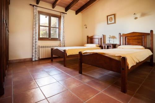 A bed or beds in a room at Agroturismo Can Patro
