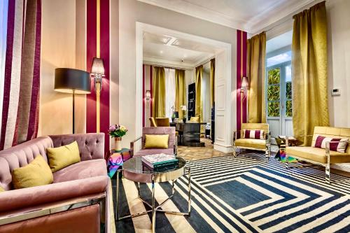 a living room filled with furniture and a large window at Arte' Boutique Hotel in Florence