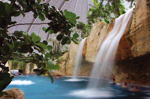 a waterfall in a pool at a theme park at Tropical Islands in Krausnick