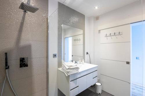 Vonios kambarys apgyvendinimo įstaigoje Appartement Luxueux 4 Pièces, terrasse 120M2 vue mer PRAIA DA ROCHA