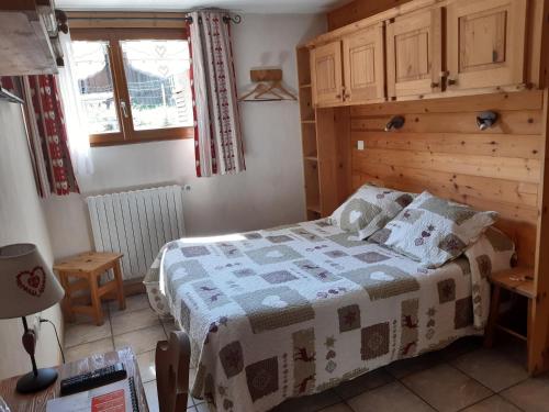 Ein Bett oder Betten in einem Zimmer der Unterkunft Hôtel Arolla