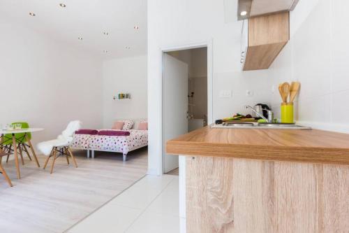 CANDY ap.-near center,bus,beach+free parking place