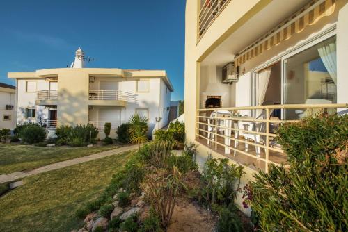 Apt Galé Garden AA by Algarve Villa Holidays