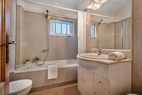 Apt Galé Garden AA by Algarve Villa Holidays
