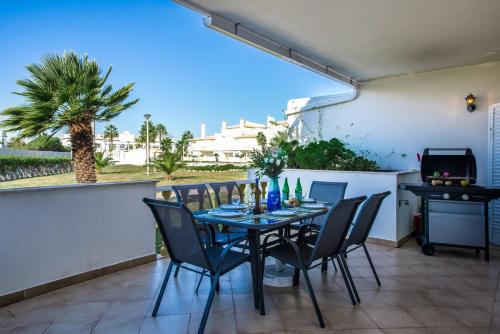 Apt O Monte C near the beach by Algarve Villa Holidays